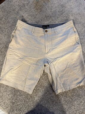 Banana Republic Men's Light Khaki Flat-Front Shorts